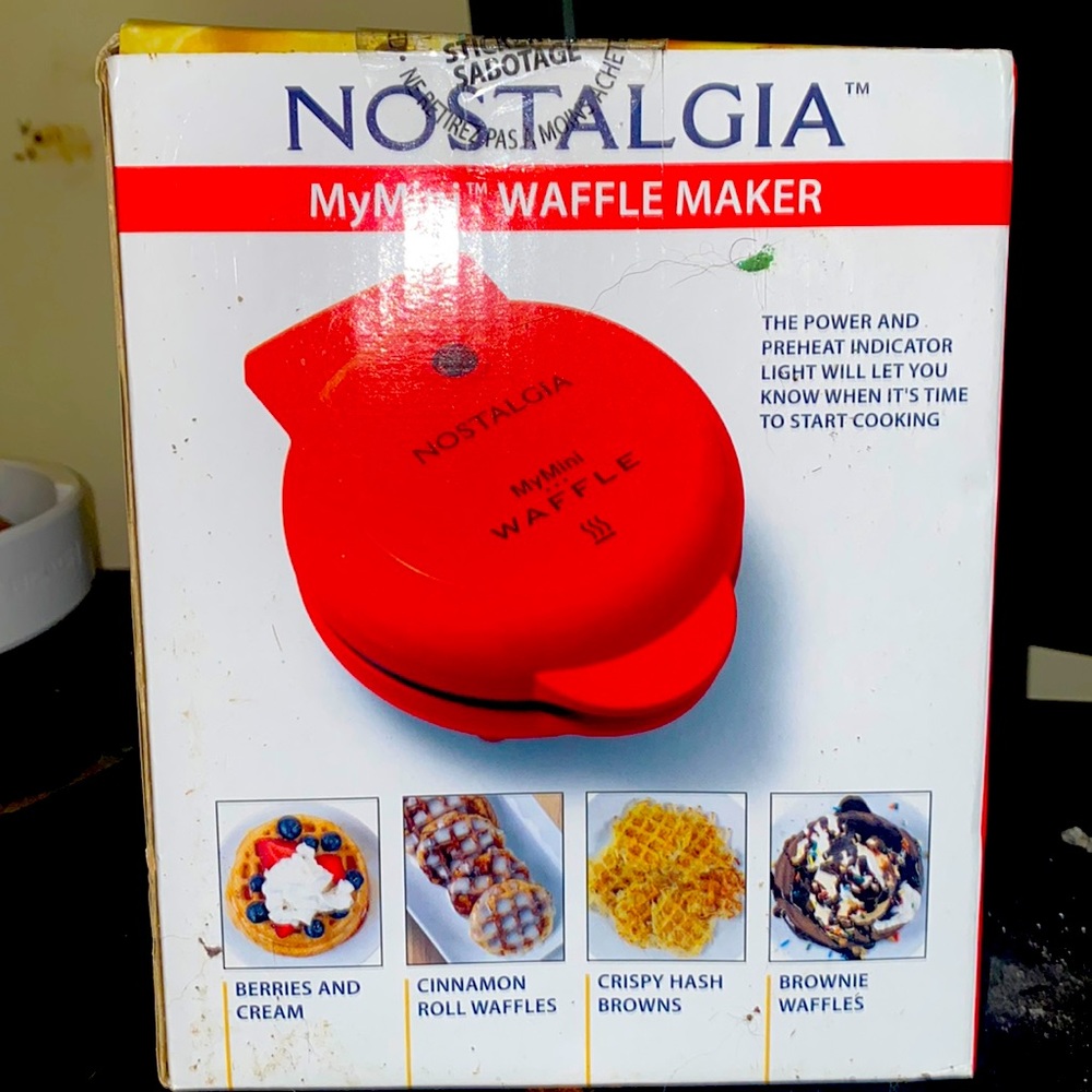Mini waffle maker